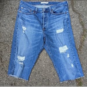 Levi’s wedgie cut offs